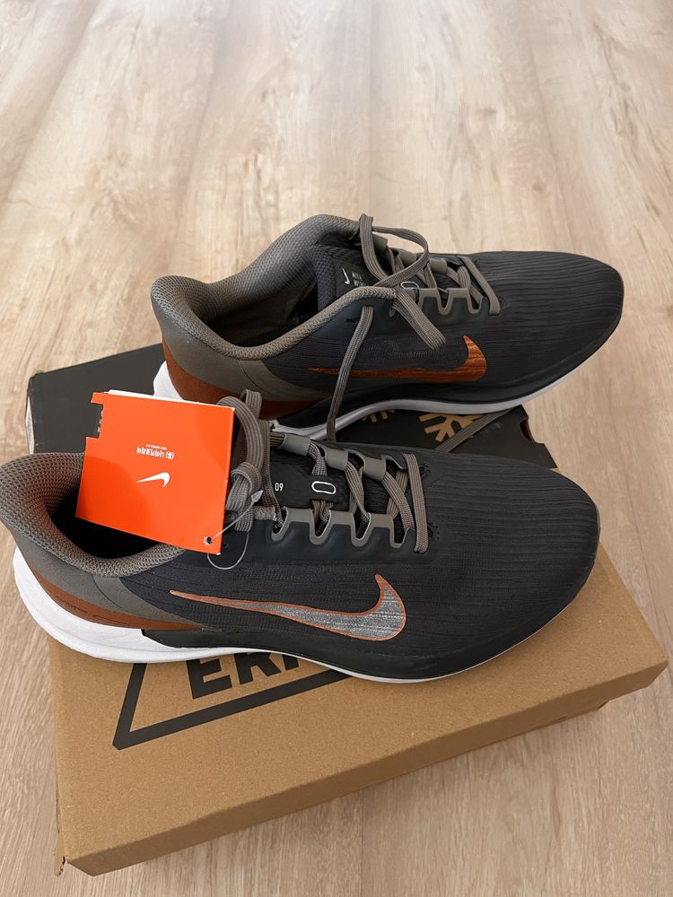 Продам новые женские Nike Winflo 9