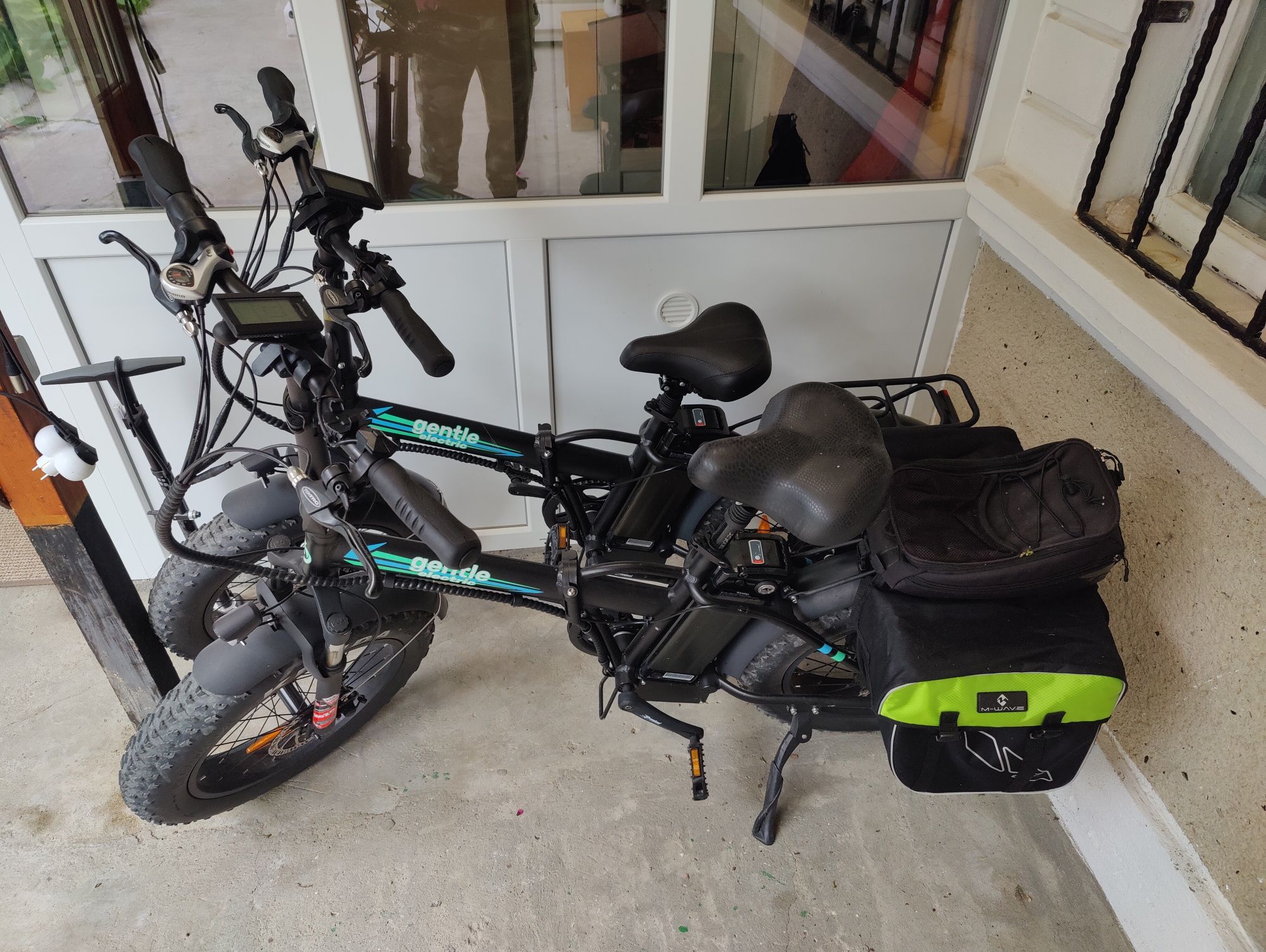 2 biciclete electrice fat Bike si suport carlig