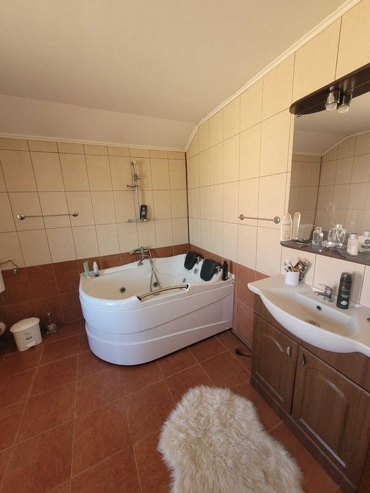 Casă spațioasă și complet utilată în Episcopia, Oradea