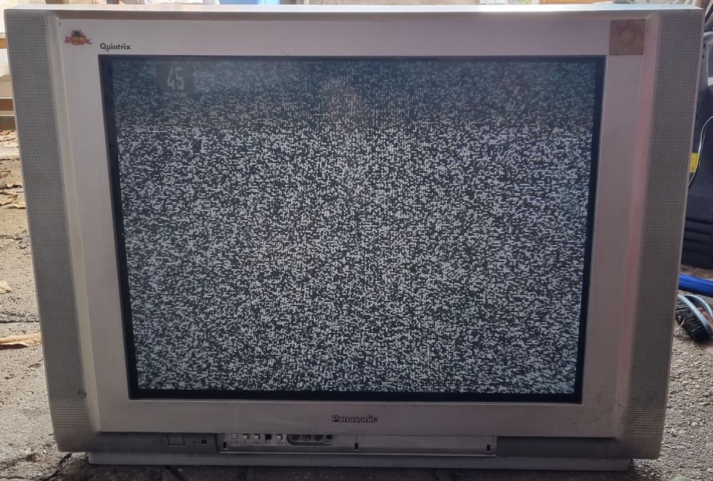 Vând televizor pentru piese!