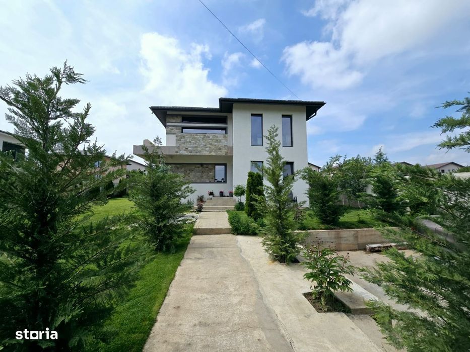 Vila mobilata si utilata - str asfaltata - iaz cu pesti - 4 camere