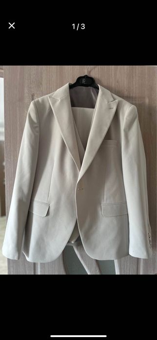 Мръсно бяла мъжки костюм