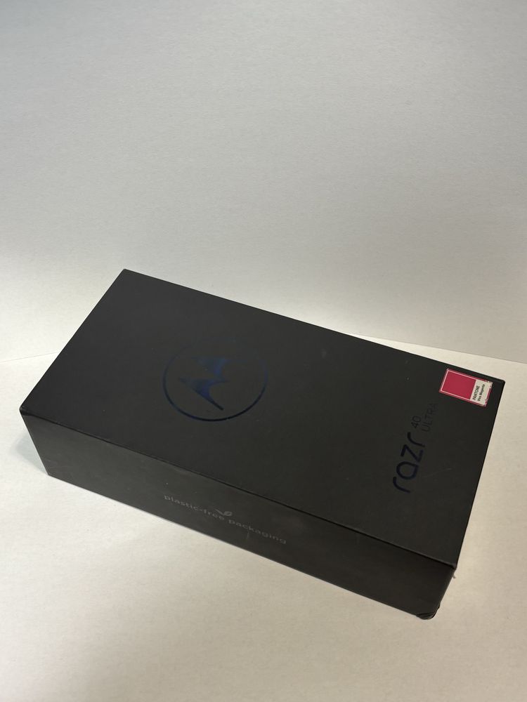 MDM vinde: Motorola razr 40 Ultra, 256GB, Viva Magenta.