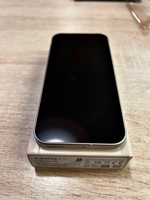 Google Pixel 9 Alb, 256GB, aproape nou - garantie pana in 2027