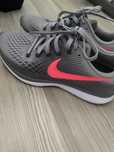 Adidasi Nike noi marimea 38