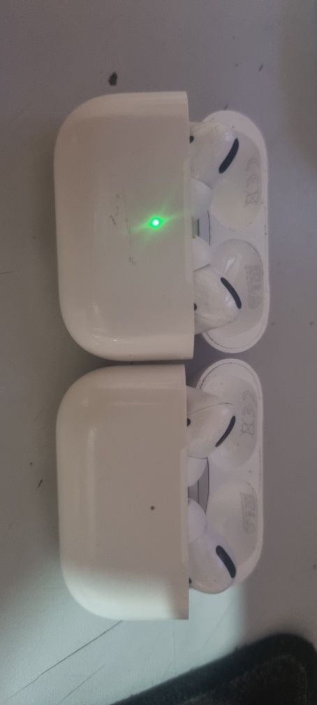 vand 2 perechi de casti airpods pro