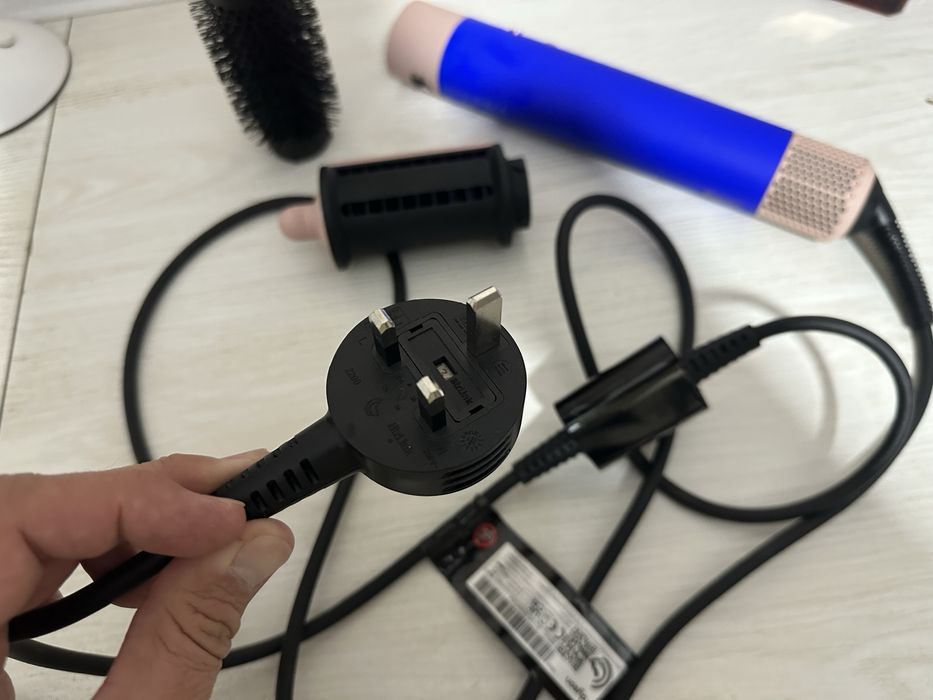 Dyson  feni sotiladi