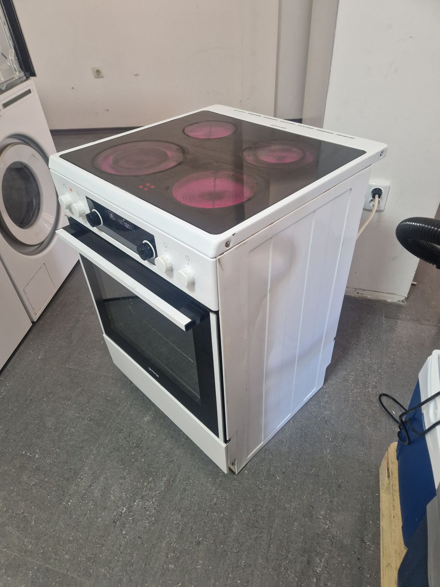 Свободностояща Печка Gorenje A+ 72 литра