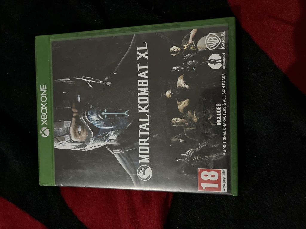 Vând Xbox one + jocuri