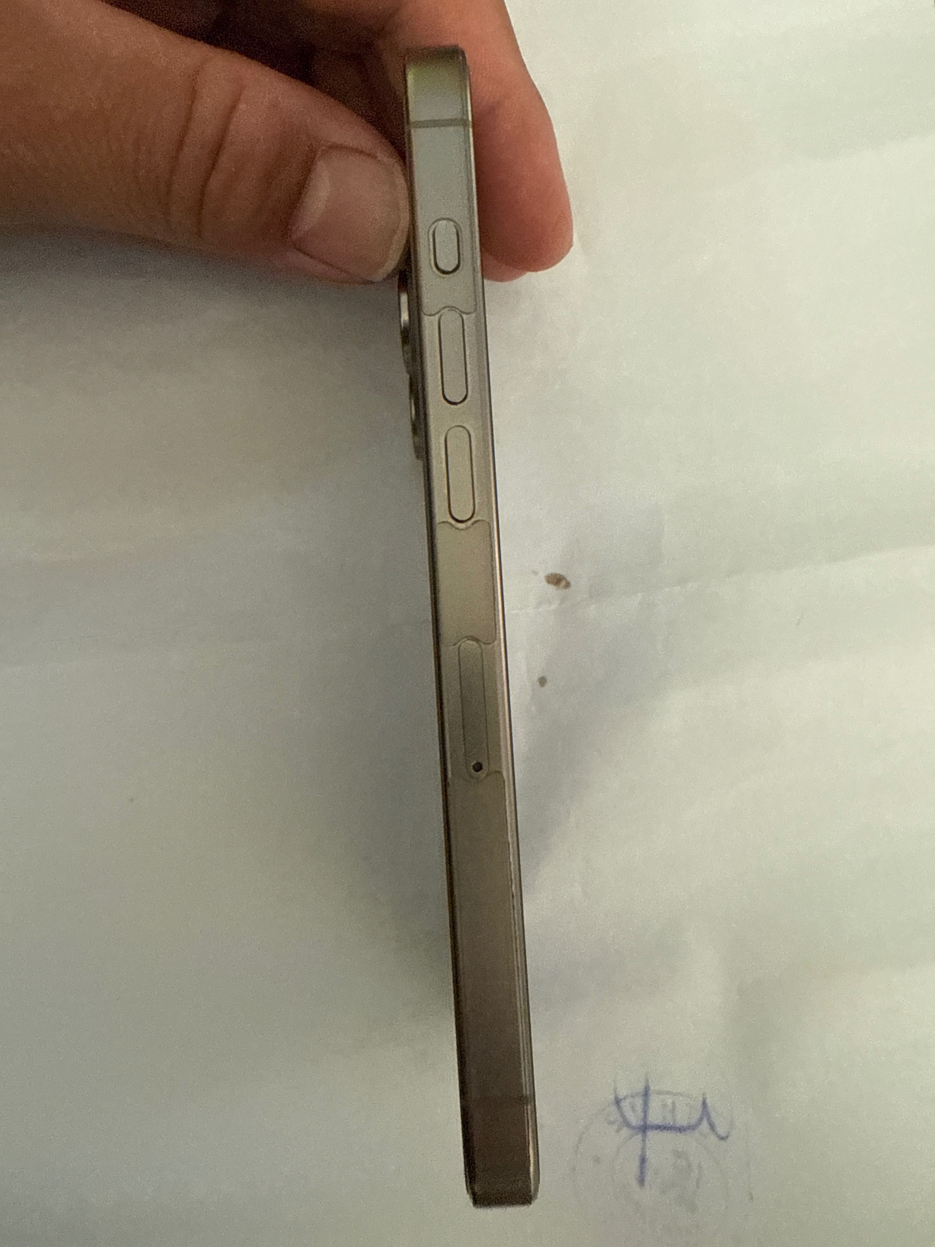iPhone 15pro titanium 256gb