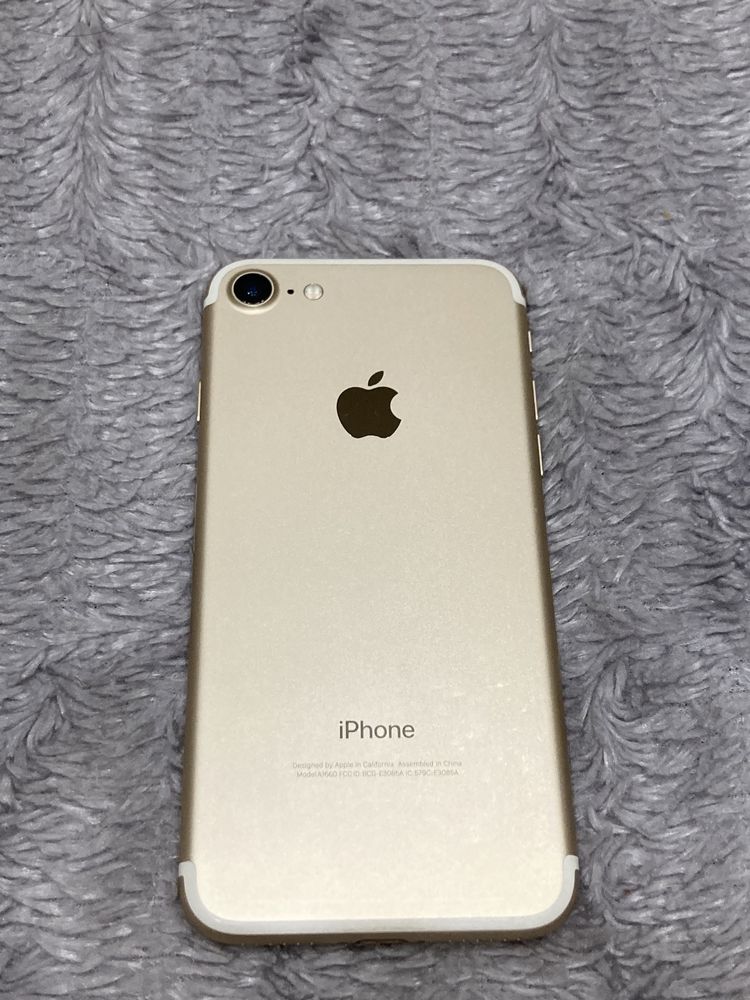 Продам Iphone 7 32gb Gold