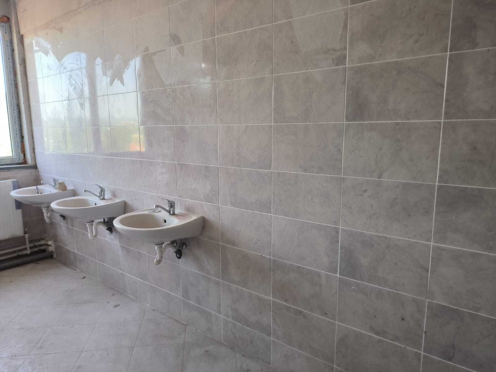 De vanzare doua apartamente, camere muncitori, birouri, spatii