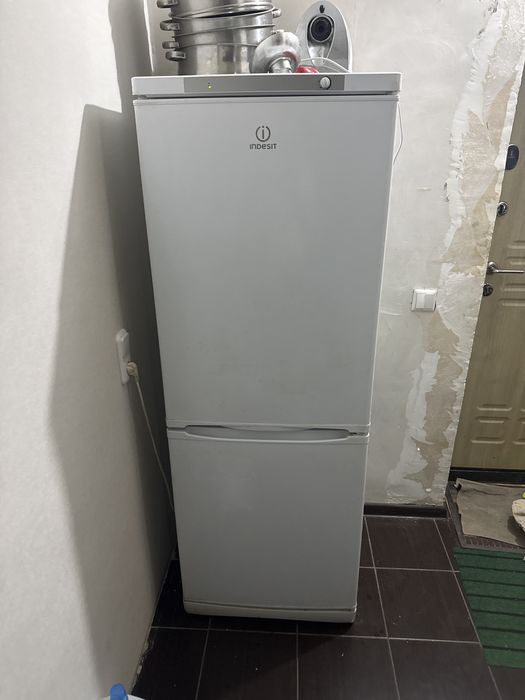 Холодильник Indesit
