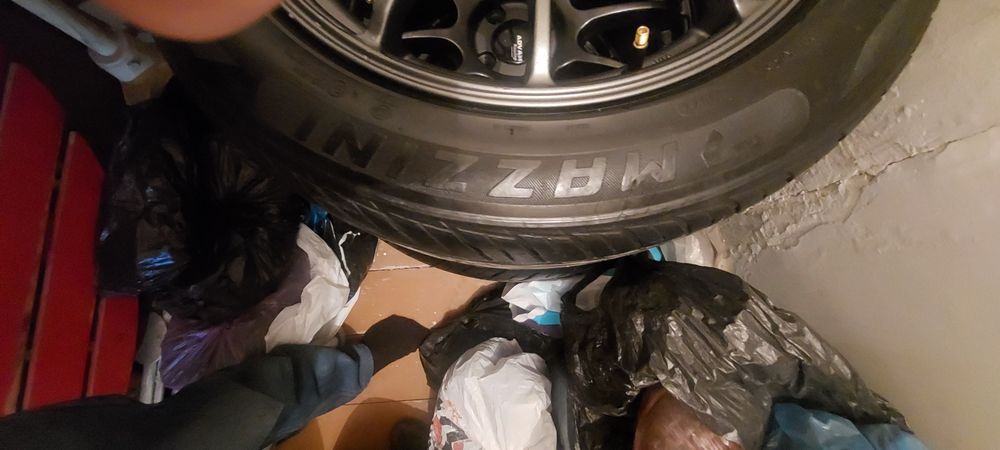 Mazzini yumsho balon 17 r  215 55