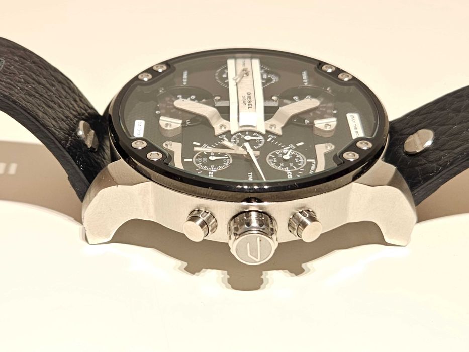 Продаван нов спортен мъжки кварц хронограф три времена"DIESEL"DZ-7313