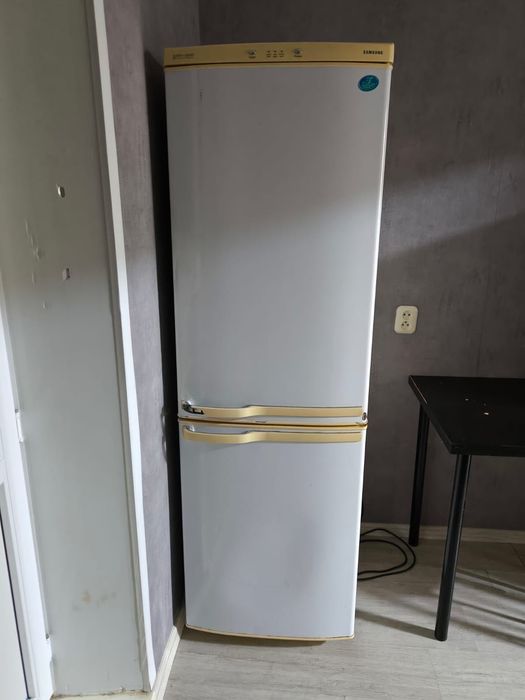 Холодильник Samsung