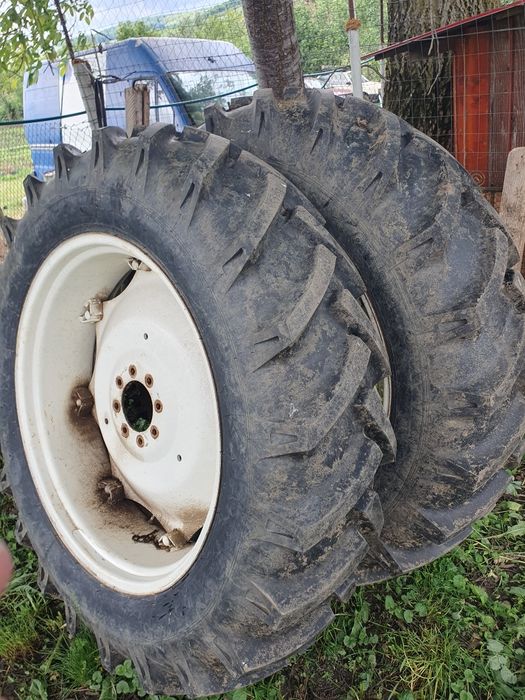 Vand doua roti pentru tractor Fiat 13.6 R36