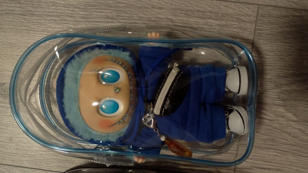 Labubu personalizat,cu strasuri,bani, telefon și kinder bueno