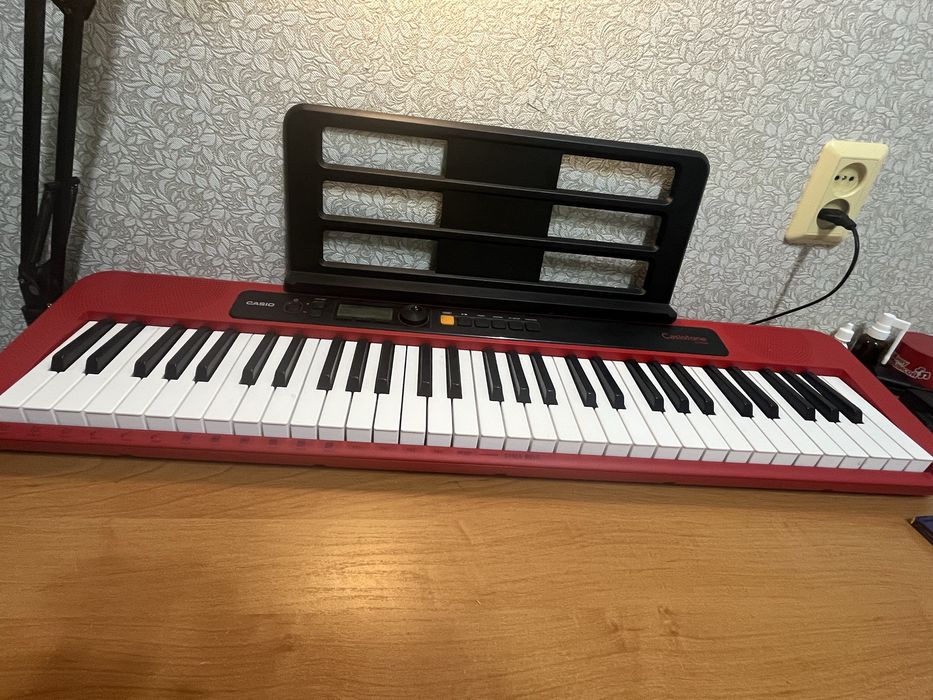 Продам синтезатор