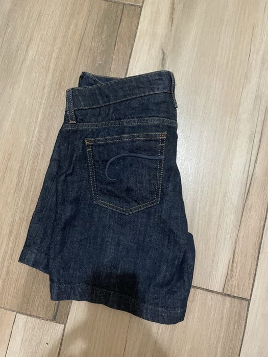 Tommy Hilfiger .Обличани веднъж ,отлични.Със златно лого на марката.28