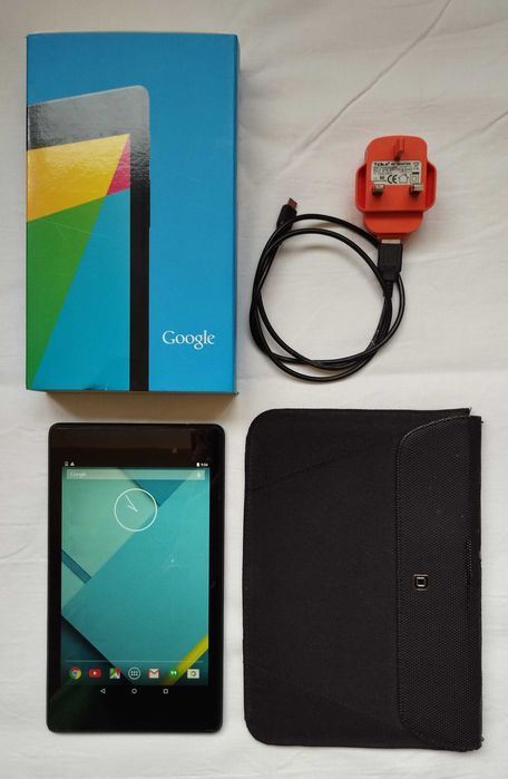 Таблет ASUS Google NEXUS 7 (2 GB RAM/16 HD) с подарък луксозен калъф