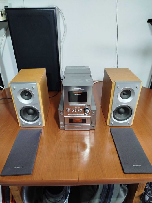 Superb sistem Panasonic model: SA-PM17. 5 CD-uri.  Complet functional!
