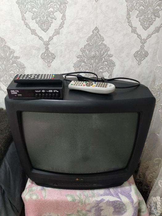 Продам телевизор в отличном состоянии, с приставкой интернет