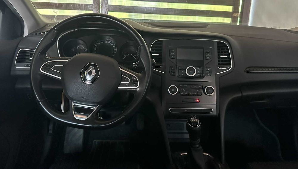Renault Megane 4  1.6 Sce 115 CP versiune echipare Zen