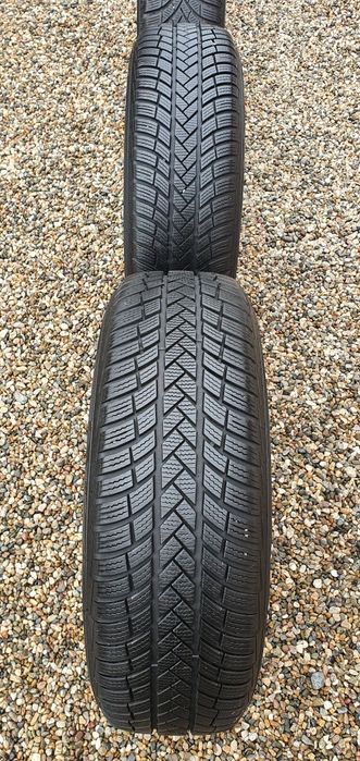 Jante din otel originale vw pe 17.cu gume de iarna .