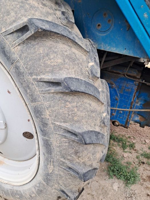 Traktor  sotiladi srochna