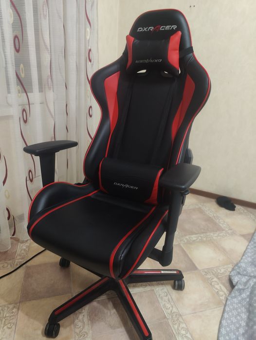 Игровое кресло DXRACER