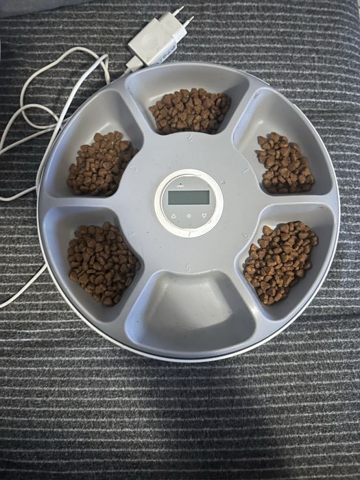 VAND Feeder Trixie Caine/Pisica  - 6 Portii - Utilizat