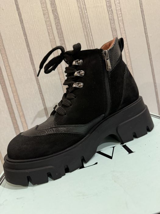 Продам зимние ботинки