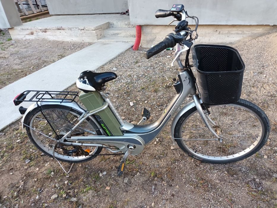 Bicicleta electrica cu baterie