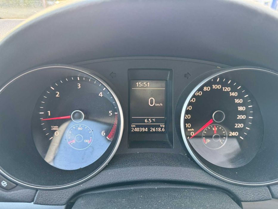 Vând VW Golf 6 Break (2011) - 1.6 TDI - Navigație - Proprietar