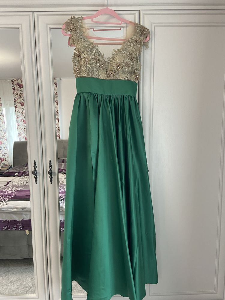 Vand rochie de ocazie, lunga, verde, cu dantela 3D