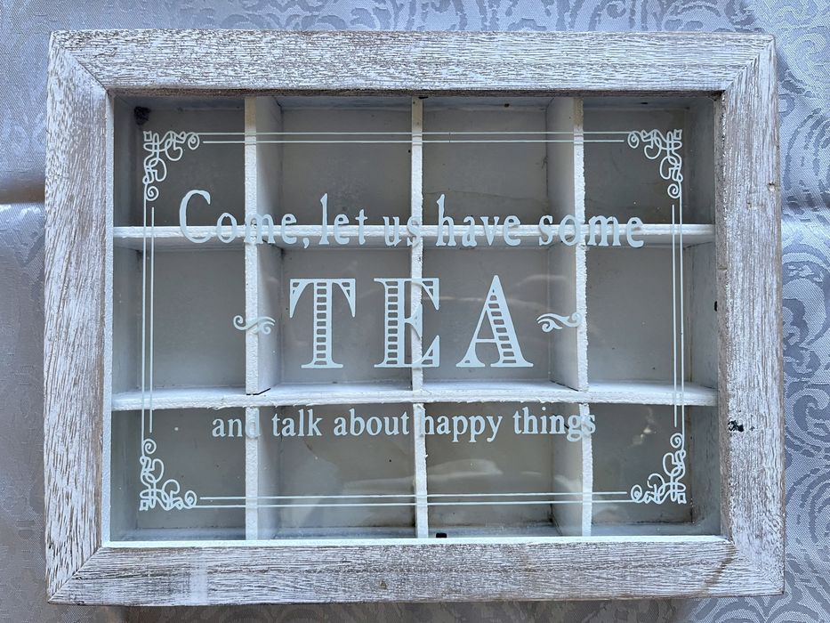 Ръчно изработена, дървена кутия за чай