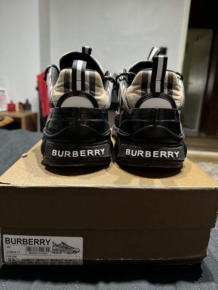 Обувки Burberry