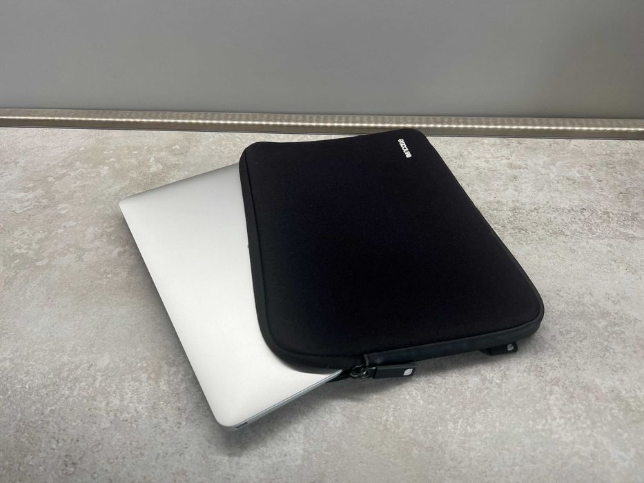 Ca nou! Macbook 12" 2017 SILVER Argintiu 1,3 GHz Intel Core i5 500GB