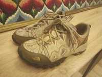 Дамски туристически обувки The North Face в много добро състояние