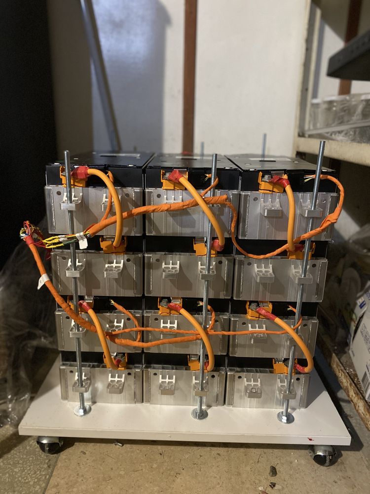 Sisteme fotovoltaice (invertor, baterie, panouri fotovoltaice)