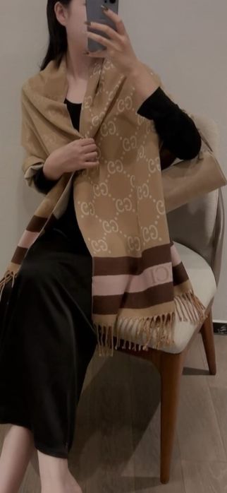 Esarfa-fular Gucci, model 2026, 3 modele