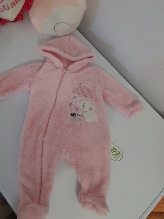 Продам тёплый  слитный костюмчик с капюшоном для девочки