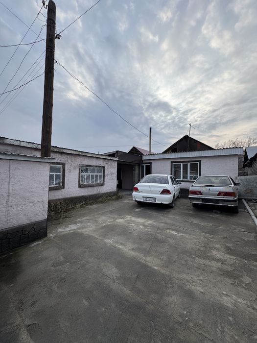 Продаётся дом в центре города.