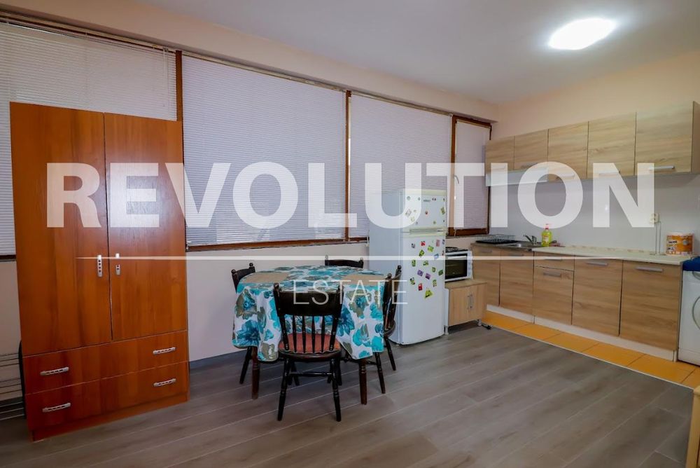 Дава се под наем Едностаен апартамент в Варна, Бриз - 38 кв.м за 250 € - Снимка #2