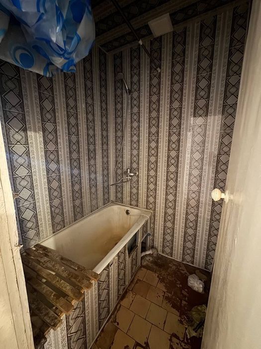 2 xona 6 metr balkonli kvartira sotiladi