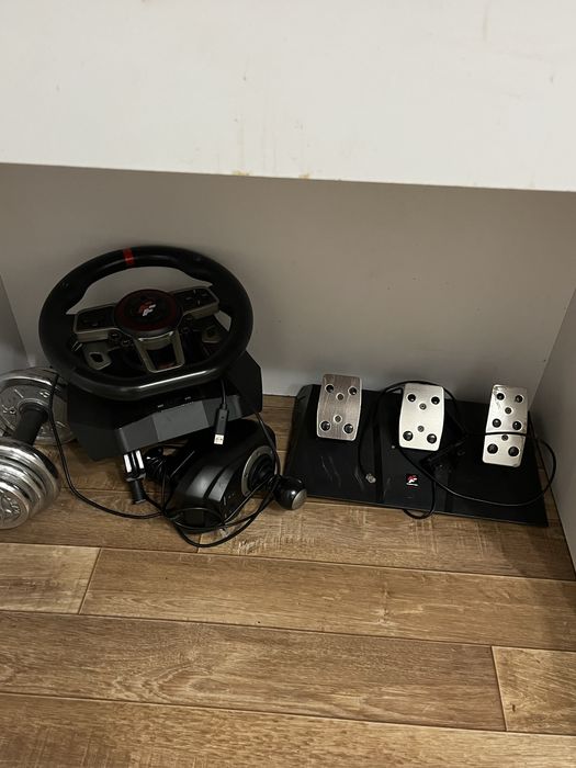 Продам игровой руль и его комплектуюшие