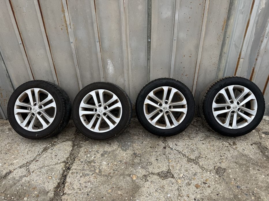 Оригинални джанти Nissan Juke 17 гуми Bridgestone 215/55R17