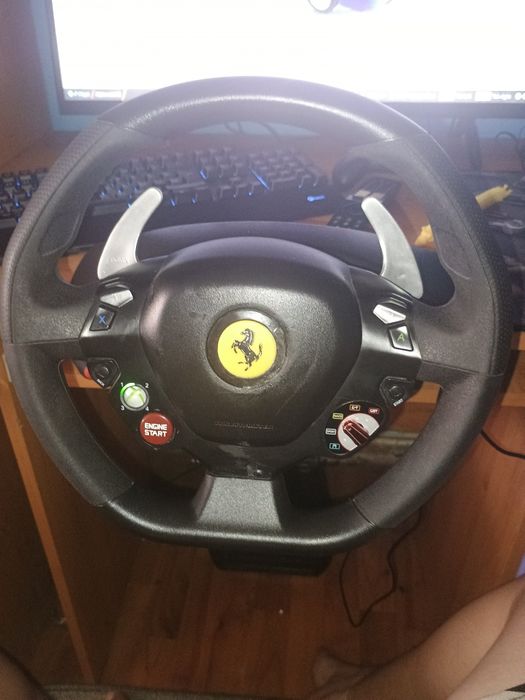 Vând volan thrustmaster ferari 458 Italia