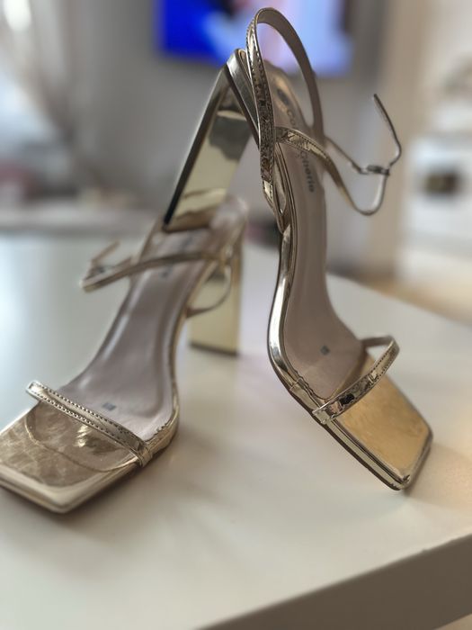 Нови елегантни дамски сандали в златно